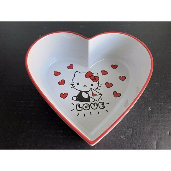Sanrio Hello kitty Heart Shaped Ceramic Casserole Baking Dish Love Letter NEW - Picture 1 of 11